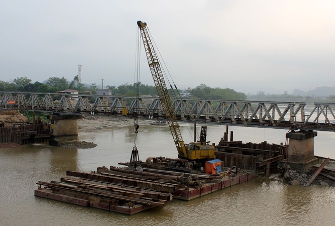 Dừng tàu vì phát hiện có bom Dừng tàu vì phát hiện có bom