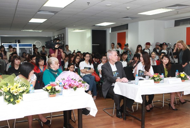 Sinh viên sục sôi với Giờ Trái Đất 2013 Sinh viên sục sôi với Giờ Trái Đất 2013