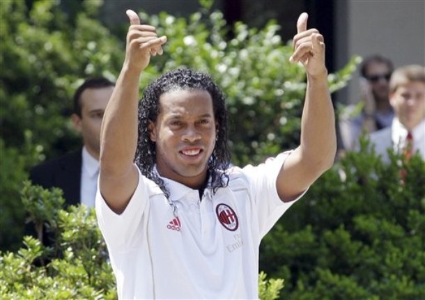 AC Milan: Ronaldinho ở lại đến 2014 AC Milan: Ronaldinho ở lại đến 2014