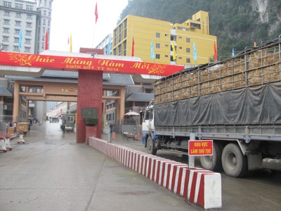 Lại ách tắc hàng tại cửa khẩu Tân Thanh Lại ách tắc hàng tại cửa khẩu Tân Thanh