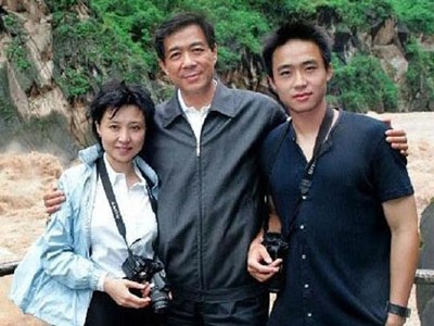 Ông Bạc Hy Lai mất chức trong Đảng, vợ bị bắt vì tình nghi giết người Ông Bạc Hy Lai mất chức trong Đảng, vợ bị bắt vì tình nghi giết người
