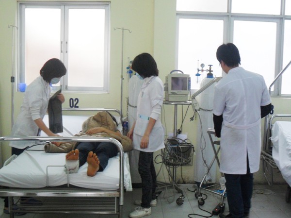 Bi hài thực tập ở bệnh viện Sinh viên thực tập tại bệnh viện. Ảnh: Lê Ngọc