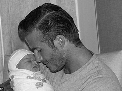 Nhà Beckham khoe con gái cưng Nhà Beckham khoe con gái cưng