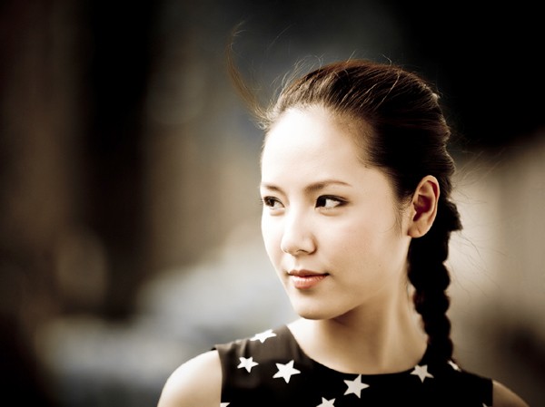 Phương Linh: Từ cách xa đến gần gũi Phương Linh: Từ cách xa đến gần gũi
