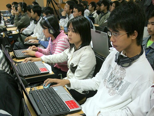 Cung cấp thông tin cá nhân thật trên internet: Nhiều rủi ro! Cung cấp thông tin cá nhân thật trên internet: Nhiều rủi ro!