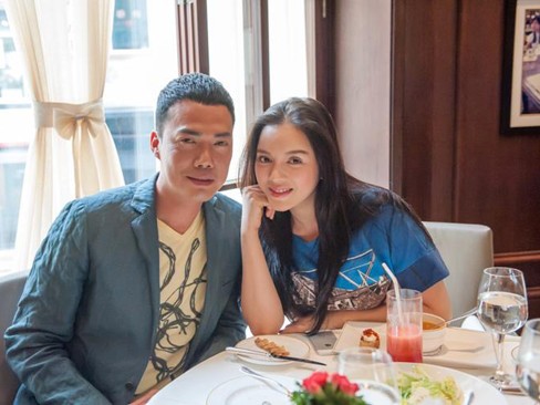 Thôi làm đại sứ, Lý Nhã Kỳ lộ ảnh thân mật 'trai lạ' Thôi làm đại sứ, Lý Nhã Kỳ lộ ảnh thân mật 'trai lạ'