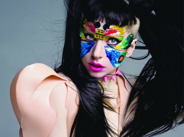 Lady Gaga thực sự là ai? Hai trong nhiều kiểu gương mặt, trang phục ấn tượng của Lady Gaga
