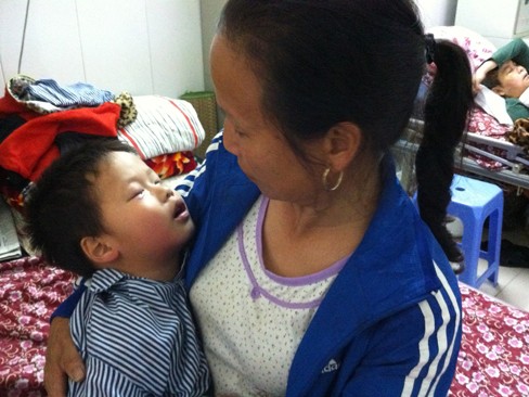 Bánh gạo One One: Trẻ cấp cứu vì gói chống ẩm Bánh gạo One One: Trẻ cấp cứu vì gói chống ẩm