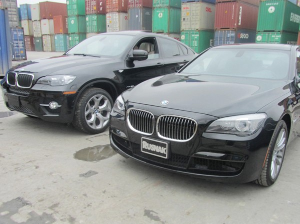 Bốn xe nhập lậu bị nghi ăn cắp từ Mỹ Bốn xe nhập lậu bị nghi ăn cắp từ Mỹ