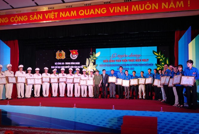 Tuyên dương điển hình tiên tiến phòng chống ma túy Tuyên dương điển hình tiên tiến phòng chống ma túy
