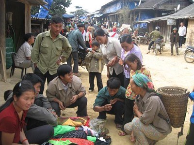 Lên biên giới nghe chuyện cười Lên biên giới nghe chuyện cười