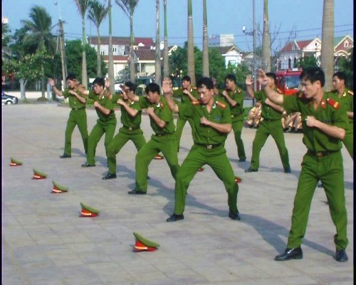 Thêm 2 công an bị khởi tố vụ dùng nhục hình Thêm 2 công an bị khởi tố vụ dùng nhục hình