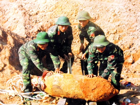 Hoá giải thành công quả bom nặng 450kg Hoá giải thành công quả bom nặng 450kg