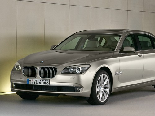 Sedan hạng sang BMW 7-series dính lỗi Sedan hạng sang BMW 7-series dính lỗi