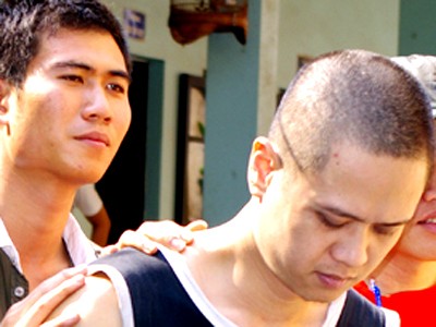 Khống chế chủ nhà, đột nhập biệt thự, trộm... rượu Khống chế chủ nhà, đột nhập biệt thự, trộm... rượu