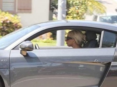 'Nữ hoàng quái dị' Lady Gaga học lái bằng siêu xe 'Nữ hoàng quái dị' Lady Gaga học lái bằng siêu xe