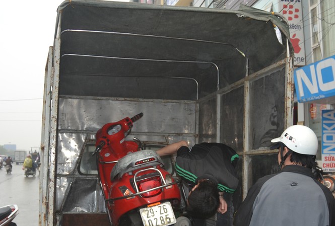 Xe máy lại bốc cháy trên phố Hiện trường vụ cháy