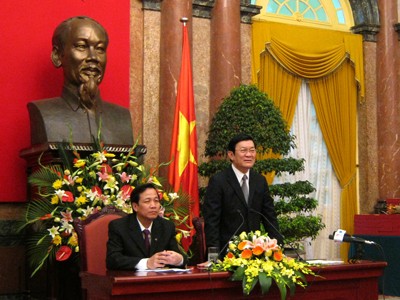 Khen thưởng kịp thời các bí thư chi bộ tiêu biểu Khen thưởng kịp thời các bí thư chi bộ tiêu biểu