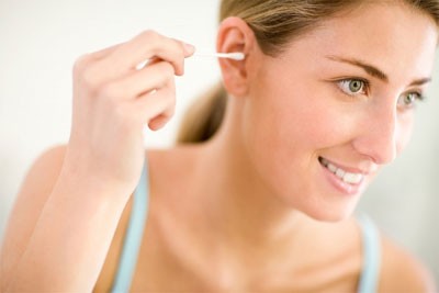 Hậu quả khi ngoáy tai thường xuyên Hậu quả khi ngoáy tai thường xuyên