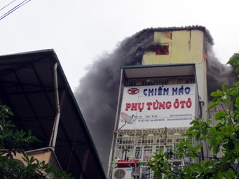 Hà Nội: Hoảng loạn vì cháy ở 'chợ trời' Hà Nội: Hoảng loạn vì cháy ở 'chợ trời'