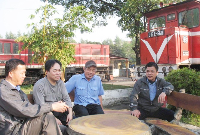 Những kiện tướng lái tàu Phút giây nghỉ ngơi của lái tàu Ảnh: Đức Nam
