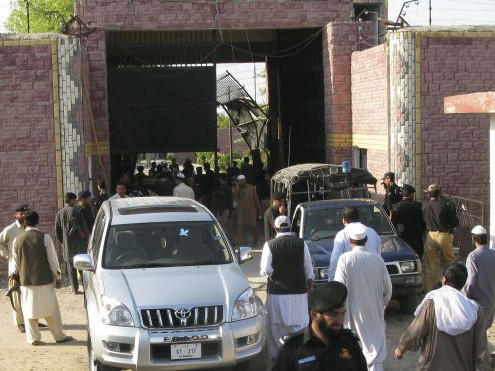 Taliban giải cứu nhiều tù nhân nguy hiểm ở Pakistan Taliban giải cứu nhiều tù nhân nguy hiểm ở Pakistan