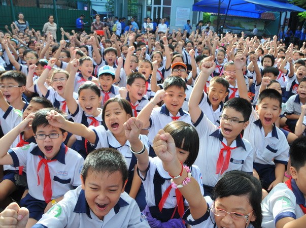 Giữ lại quy định miễn học phí tiểu học Giữ lại quy định miễn học phí tiểu học