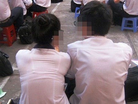 Teen quá 'tự nhiên' với bạn khác giới, cha mẹ hoảng Teen quá 'tự nhiên' với bạn khác giới, cha mẹ hoảng