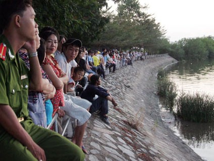 Nam thanh niên mất tích khi bơi thi Nam thanh niên mất tích khi bơi thi