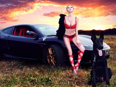 Ngắm chân dài bên ngựa chiến Ferrari Ngắm chân dài bên ngựa chiến Ferrari