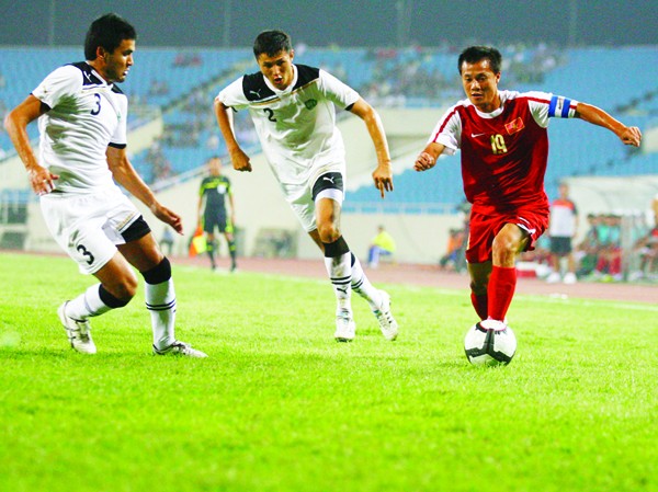 Khi HLV Falko Goetz chơi bài ngửa Cúp VEF đang trong tầm tay U23 VN. Ảnh: Hồng Vĩnh