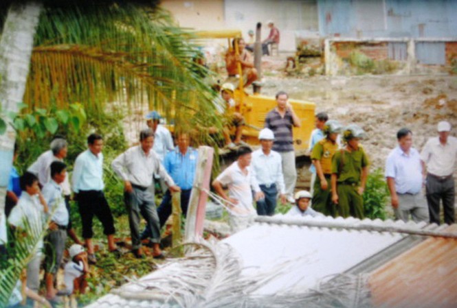 'Vua rắn' mất 'ngai' vì mất đất Cảnh cưỡng chế giải tỏa trại rắn ngày 28-9-2010