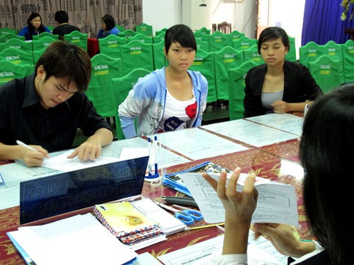 Đại học thiếu người học Thưa thớt thí sinh nộp hồ sơ xét tuyển NV3. Ảnh chụp tại trường ĐH Quốc tế Hồng Bàng - Ảnh: Đào Ngọc Thạch