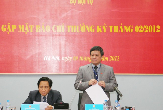 Bộ Nội vụ nói về chuyện lùm xùm ở Vụ Tổ chức Cán bộ Lãnh đạo Bộ Nội vụ tại cuộc họp báo Ảnh: Hồng Sơn
