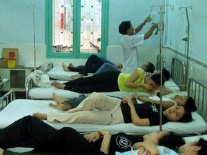 Ngộ độc thực phẩm tập thể, 17 người nhập viện Ngộ độc thực phẩm tập thể, 17 người nhập viện