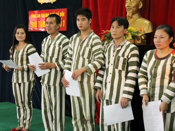 Rút quy định xóa hộ khẩu người đi tù và người xuất cảnh Rút quy định xóa hộ khẩu người đi tù và người xuất cảnh