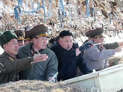 Ông Kim Jong Un giám sát pháo binh khai hỏa Ông Kim Jong Un giám sát pháo binh khai hỏa