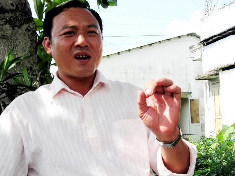 Kỷ luật phó công an xã bị tố 'tòm tem' vợ bạn Kỷ luật phó công an xã bị tố 'tòm tem' vợ bạn