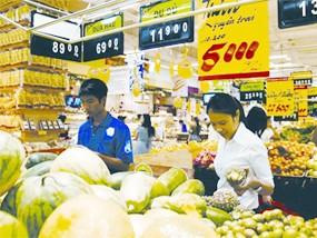 Hàng nhiều, giá vẫn tăng Rau củ quả được dự báo là một trong những mặt hàng tăng giá đột biến trong dịp Tết Nguyên đán. Ảnh: H.Việt (Thanh Niên)