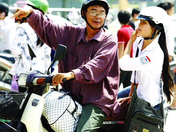 Xét tuyển thẳng thí sinh thuộc 62 huyện nghèo Điểm mới của tuyển sinh ĐH-CĐ năm nay, thí sinh thuộc diện hộ nghèo theo nghị định của Chính phủ sẽ nhận được nhiều ưu tiên, trong đó có việc được xét tuyển thẳng Ảnh: Hồng Vĩnh