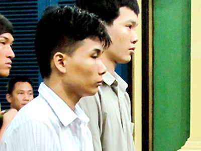 Hai 'yêu râu xanh' phi tang xác thiếu nữ lĩnh án Hai 'yêu râu xanh' phi tang xác thiếu nữ lĩnh án