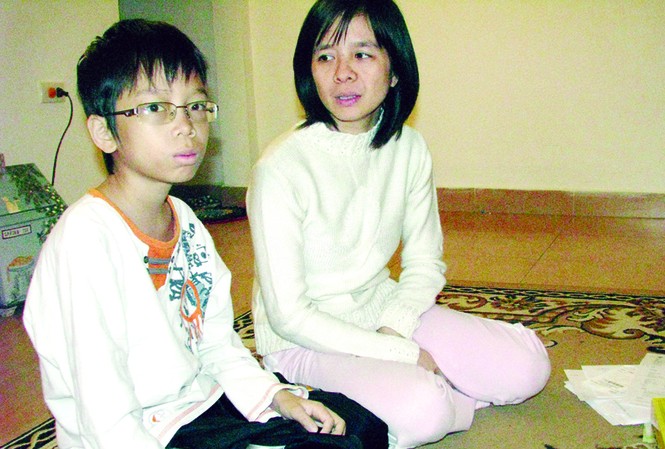 15 năm cõng con đi truyền máu Mẹ và Tít Ảnh: Tr.T