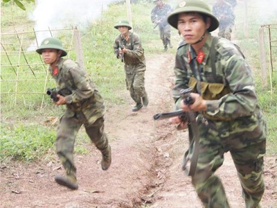 Lính trẻ học đánh trận Lính trẻ học đánh trận
