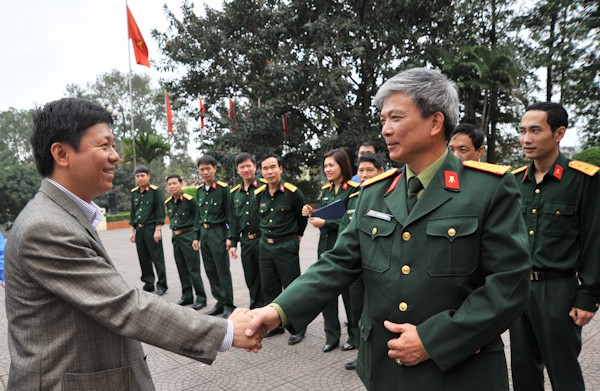 Tuổi trẻ báo Tiền Phong và Nhà máy Z121 giao lưu Tuổi trẻ báo Tiền Phong và Nhà máy Z121 giao lưu