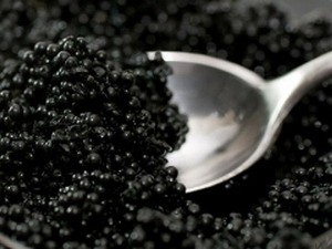 Người đàn ông Nga vô địch cuộc thi ăn trứng cá hồi Người đàn ông Nga vô địch cuộc thi ăn trứng cá hồi