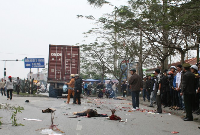 Mưu sinh 8 - 3, hai nữ sinh chết thảm Mưu sinh 8 - 3, hai nữ sinh chết thảm