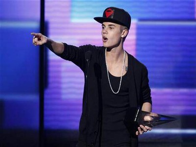 Justin Bieber ngày càng bất ổn Justin Bieber ngày càng bất ổn