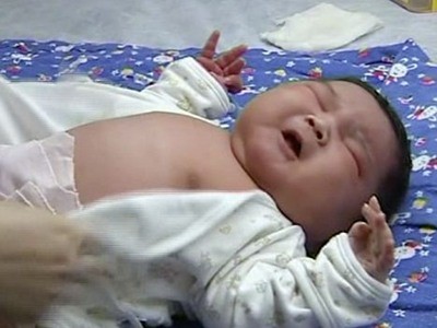 Bé trai sơ sinh nặng hơn 7kg Bé trai sơ sinh nặng hơn 7kg