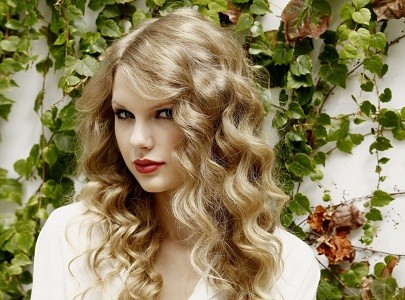 Taylor Swift tố người yêu cũ không chung thủy Taylor Swift tố người yêu cũ không chung thủy