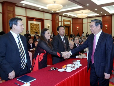 Ban Bí thư gặp mặt giới văn nghệ sỹ, khoa học, trí thức Ban Bí thư gặp mặt giới văn nghệ sỹ, khoa học, trí thức